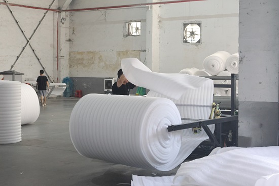 EPS泡沫板和珍珠棉在材质、用途和性能上有所不同！